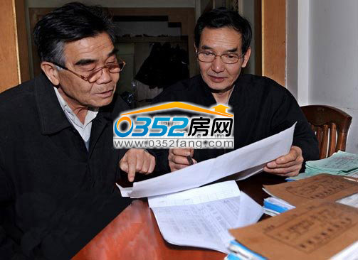 圖為崔德銓(左)和張發(fā)友(右)