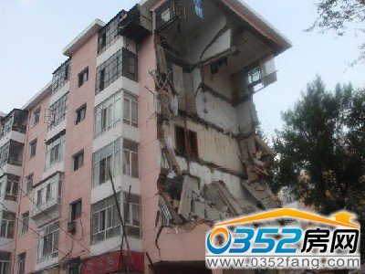 樓房垮塌現(xiàn)場