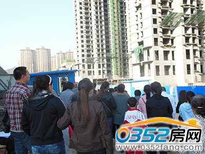 置業(yè)者參觀財富官邸施工現(xiàn)場2