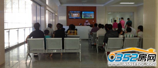 二樓、三樓各科門診都設(shè)有如上圖所示的等候區(qū)