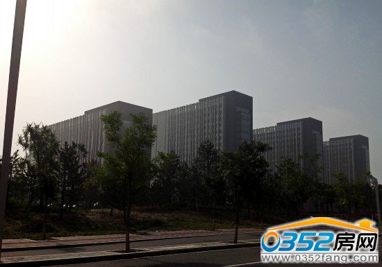 五醫(yī)院住院部(由右向左依次為:住院四部、三部、二部、一部)