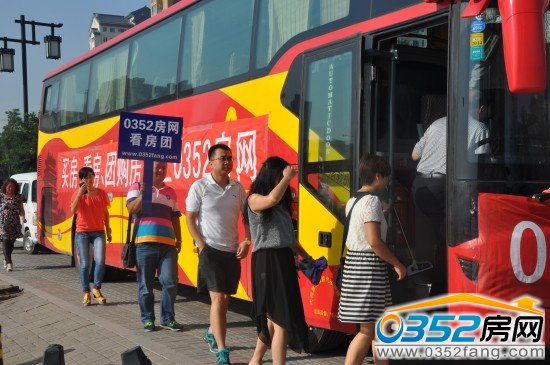 0352房網(wǎng)眾網(wǎng)友集結(jié)蹬車,準(zhǔn)備出發(fā)