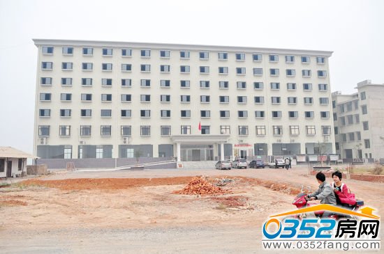 7層村部樓僅8名工作人員,缺用地手續屬違章建筑