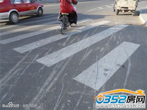 新路傷痕累累