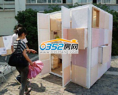 環(huán)保蝸居小屋門口展示