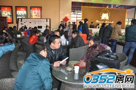 現場等候認籌的客戶