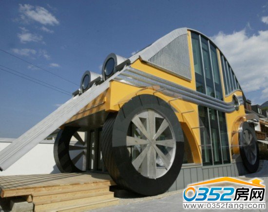 這車房設計的很時尚啊