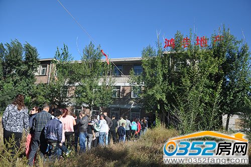 業主排隊領取自行車禮品憑證