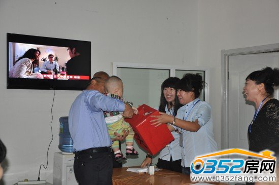 業(yè)主正在抽獎