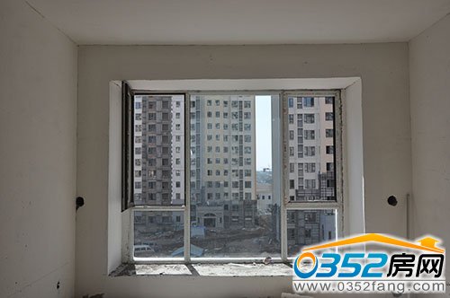 財富官邸采用斷橋鋁合金雙層中空玻璃,品牌五金件南山牌主材