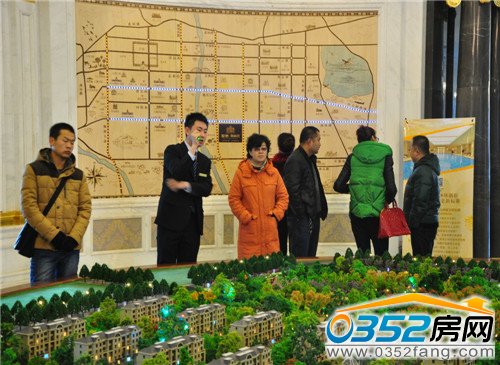 復(fù)地御瀾灣置業(yè)顧問向廣大網(wǎng)友介紹項(xiàng)目詳情