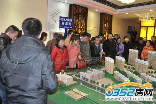 文錦西苑置業顧問向網友介紹樓盤信息