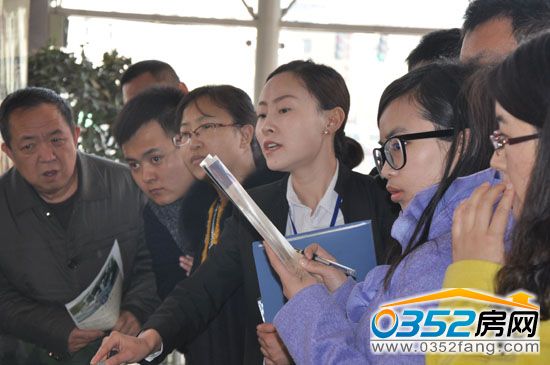 晨馨花園置業顧問向房網網友介紹樓盤信息