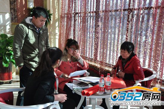房網網友向睿和錦城置業顧問了解項目信息