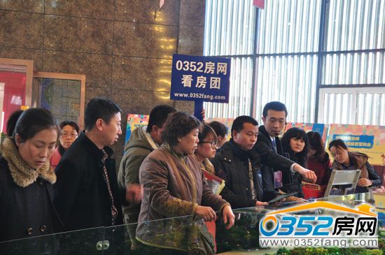 盛世豪庭置業(yè)顧問向房網(wǎng)網(wǎng)友介紹樓盤信息