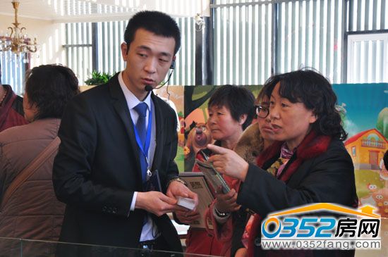 房網(wǎng)網(wǎng)友向盛世豪庭置業(yè)顧問了解信息