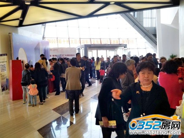 到場的很多嘉賓都是為了深入了解大同綠地世紀城 “升級”“換”“代”的精裝房