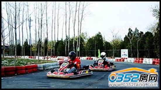 富力精心打造了迷你F1跑道,頭盔、手套、賽車服等賽車裝備一應俱全
