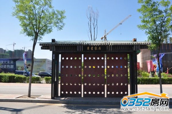 月星國際家居廣場緊靠62路公交站牌
