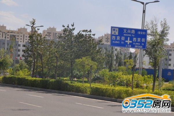 盛世豪庭位于文興路與西京街交匯處