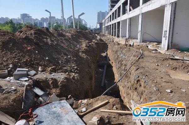 華北星城三期正在進行暖氣建設(shè)(2014.8.14)