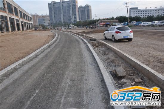 五州帝景小區(qū)內(nèi)正在修路