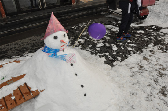 ���]���ɣ��ѵ��Ӻ�ѩ���ڞ�һ�w