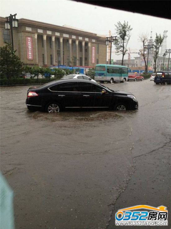 2013年的雨后的西門外