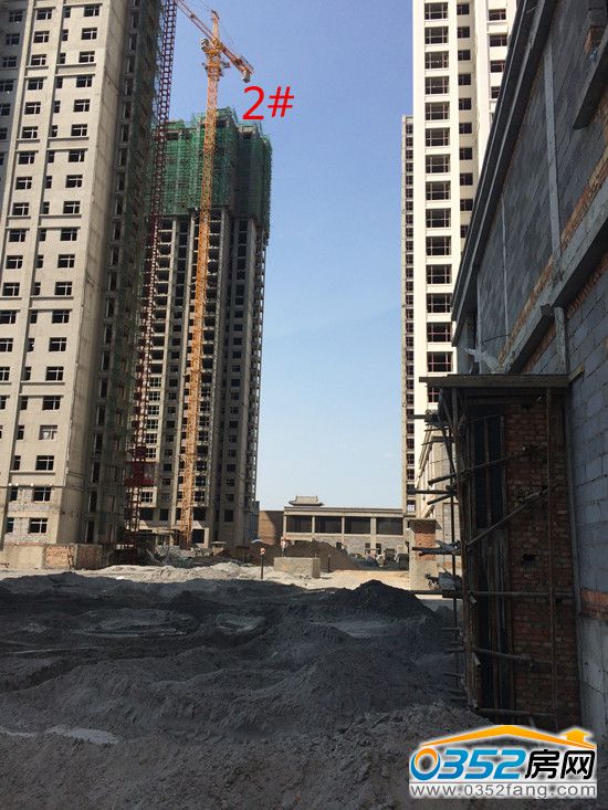 金水灣工程實景圖2#二次結構和窗戶已經完工了,正在準備鋪地暖