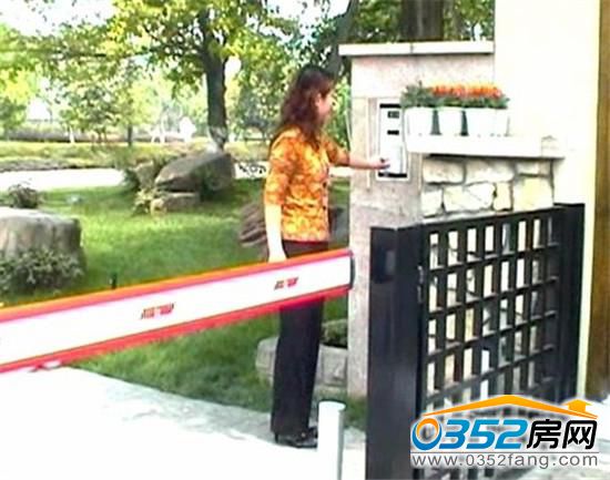 金水灣小區業主回家