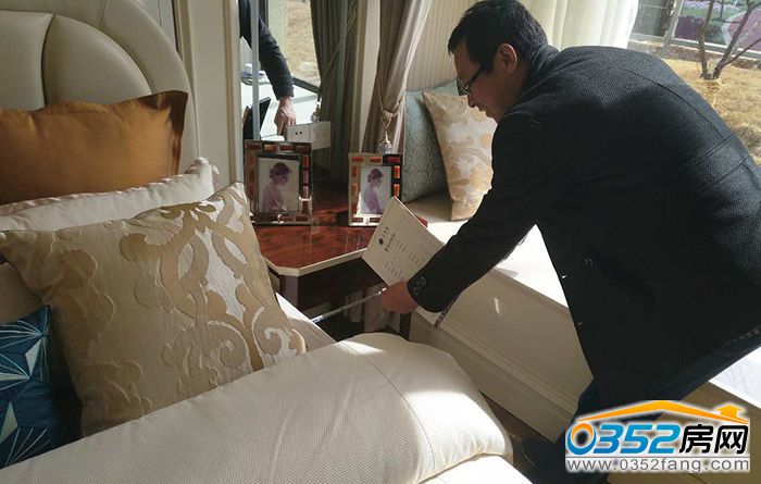 3017105090501ee1058300.jpg 11192851b7fc39c6301593.jpg