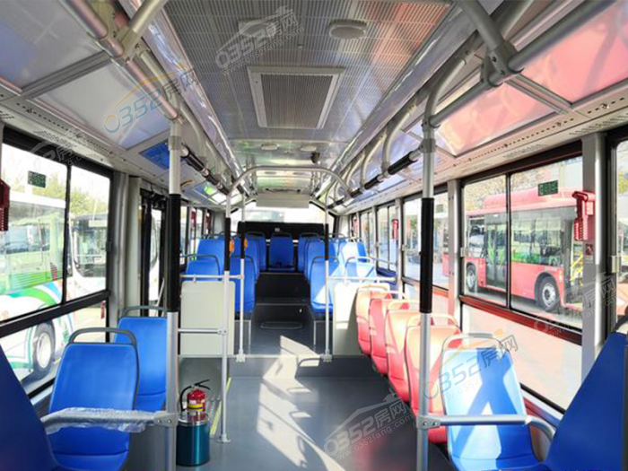 11114131c5fa52d7f83360.png 汽車2.png