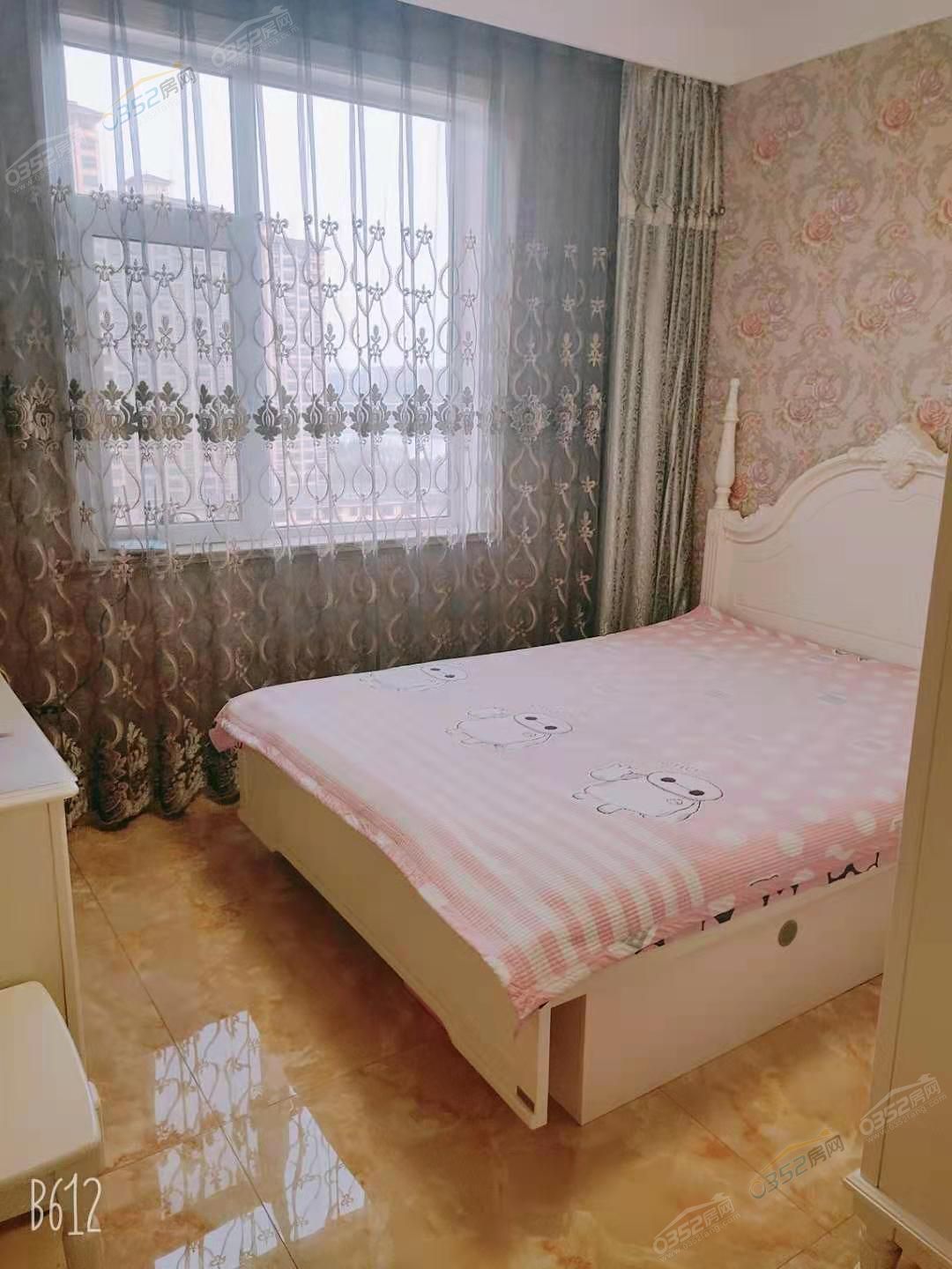 2318111625d8addde47126.jpg
